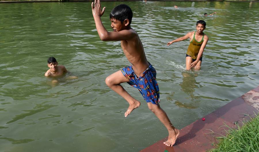 micdotcom:  More than 1,100 people have died in India’s 118-degree heatwaveIndia