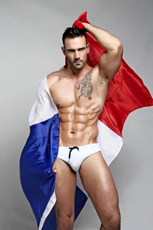 resist and show your true colorsthis week posting swimsuits honoring the French colorssend yours, li