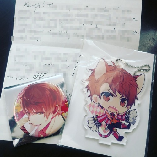 [When you got mail in your mail box and it is your birthday gift from a friend overseas ] Kyaaaaaaaa