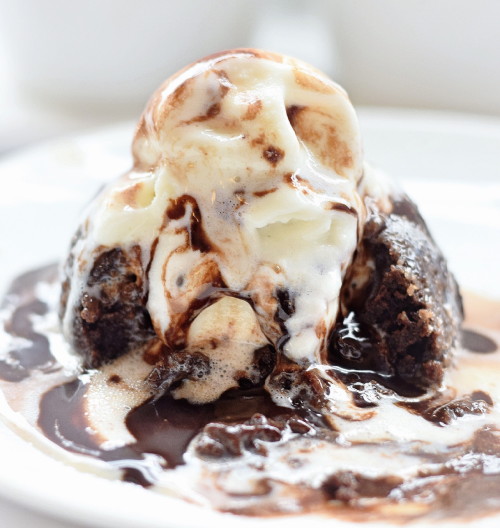 fullcravings:  GF Chocolate Lava Cakes