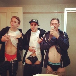 mostlymensunderwear:Aussie boys comparing their briefs in a selfie