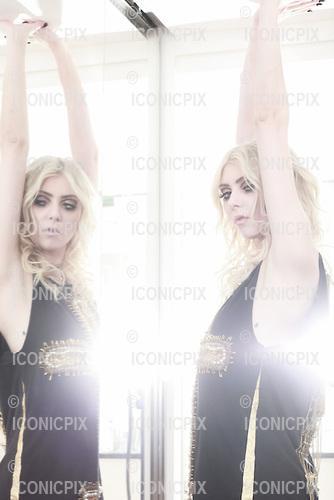 momsen-news:  New Photos of Taylor Momsen adult photos