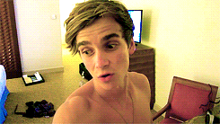 awzoella:  Joe Sugg +Dubai 