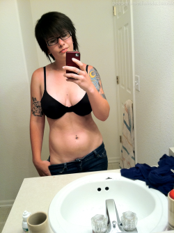 peepers-selfshots:  peepers-selfshots.tumblr