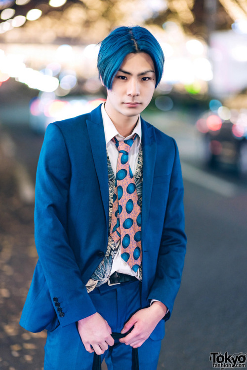 tokyo-fashion: 17-year-old Japanese student Kosei on the street in Harajuku with blue hair and a mat