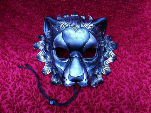 archaical: merimaskdesigns:  Black and silver Lion mask (though this lighting is making it look blue