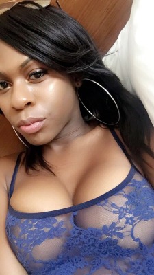 itskyliebiitch:  Laying In bed waiting for