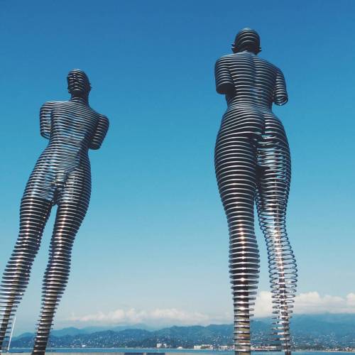 Man and Woman by Tamara Kvesitadze (via boredpanda)