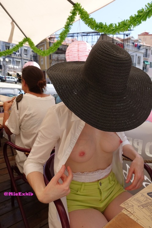 hiden8kd: miaexhib: Flashing at the restaurant! Nipples so good it looks like photoshop