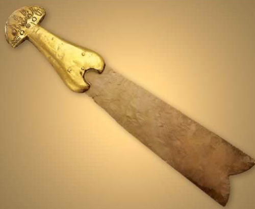 Gold handled flint knife, pre-dynastic Egypt, 3,500 - 3,000 BC. Cairo Antiquities Museum.