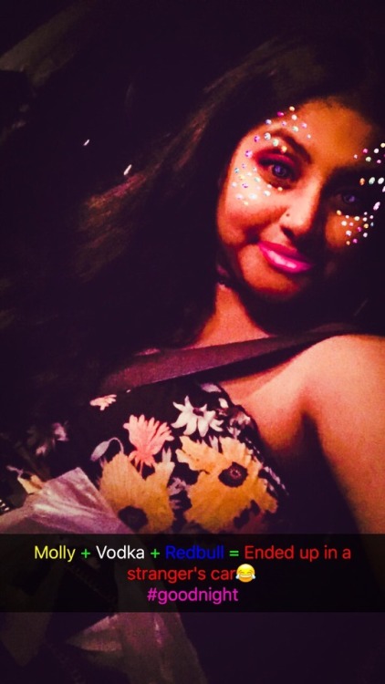 US Hot Desi Slut Janani Leaked Snapchat Pictures! US sexy Indian escort Janani high on drugs and alc