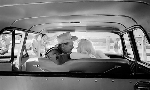 On set of ‘The Misfits’. Photographed by Cornell Capa. (1960) 