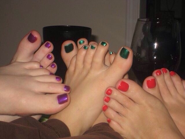 gretchen-pollardo:  Me and the girls got our feet done today. Gotta do something