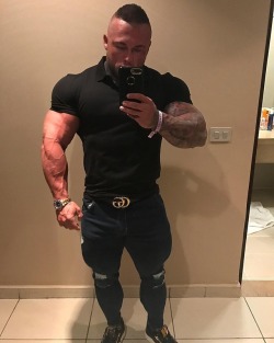 Rob Taylor - You know your legs are inhuman when you are limited exclusively to pants with copious amounts of lycra/spandex woven in. Now that is a mother fucking leg goal.