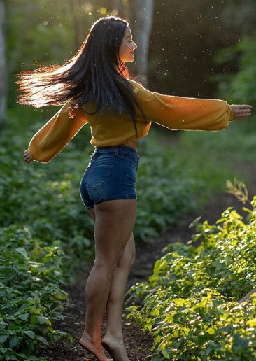 More photos of her : https://www.her-calves-muscle-legs.com/2019/08/pashence-marie-legs-calves-images.html