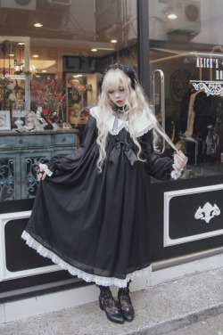 neko-story-lolita:02/19 is it too late for my child vampire dreams?