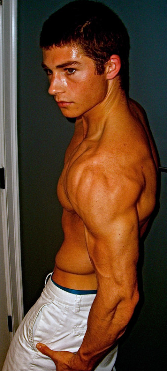 prestidigitasn:  Alex Santaniello Home Page   |    Male Models Tags    |   Archives