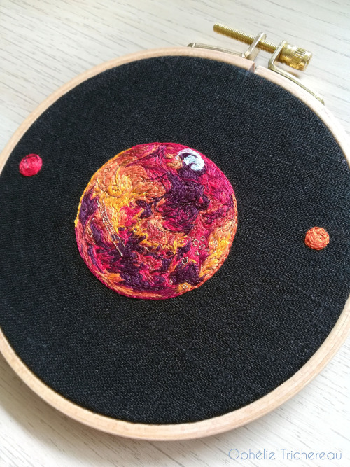 ophelie-trichereau:“Mars”Hand embroidery.13,5 cm in diameter.DMC embroidery threads on linen.Thank