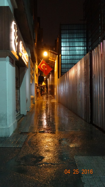 cascadeofdreams: cascadeofdreams: Istanbul, April 2016Praying for Istanbul