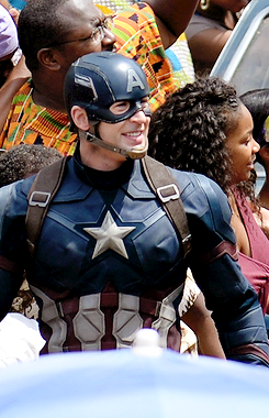 robertdeniro:  Chris Evans on the set of ‘Captain America: Civil War’