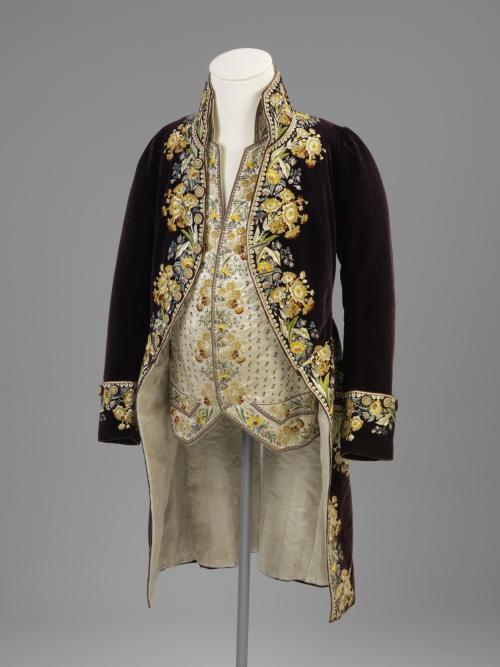 fashionsfromhistory:Court Suitc.1800England or ScotlandThis ensemble is typical of men’s court dress