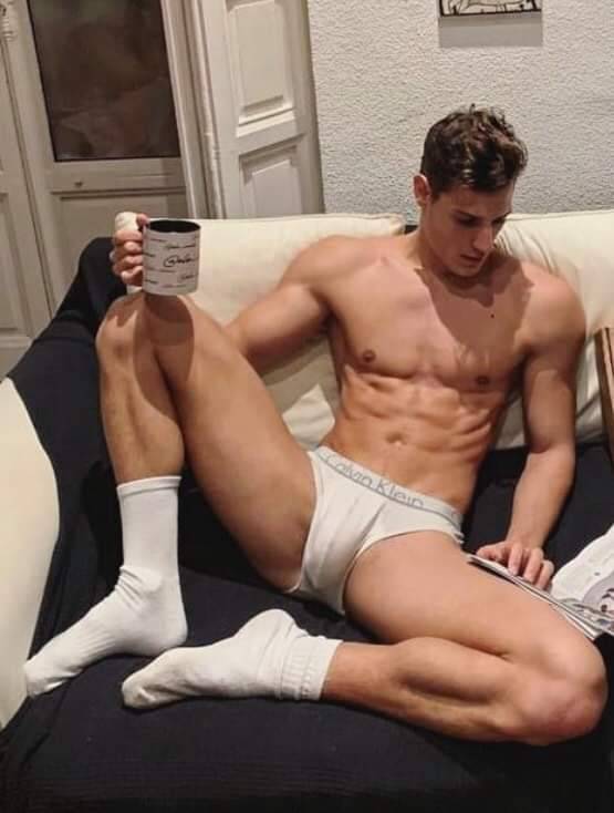 jacksnewdick:yellowhankypisces:Morning coffee☕️.