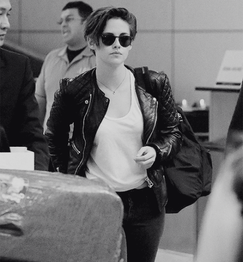 Sex Kristen Stewart landing at LAX Airport, LA, pictures