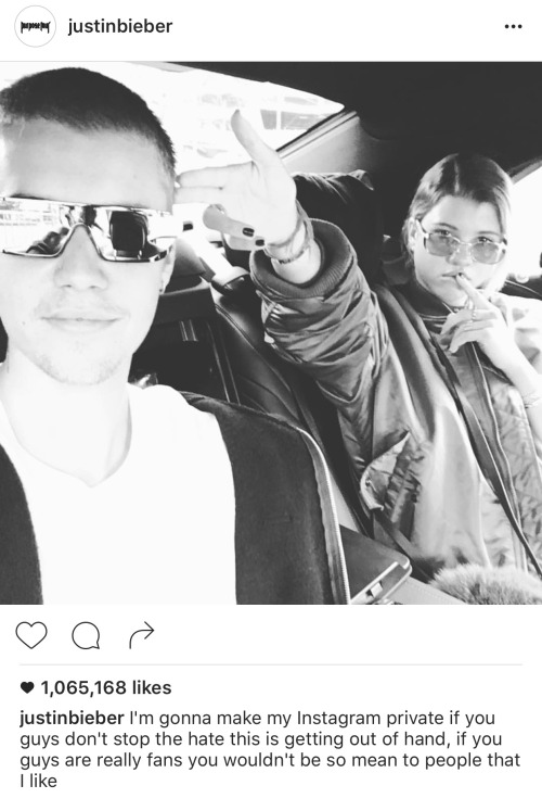 selgomez-news: August 14: Selena commented under Justin Bieber’s photo on Instagram (Selena ed