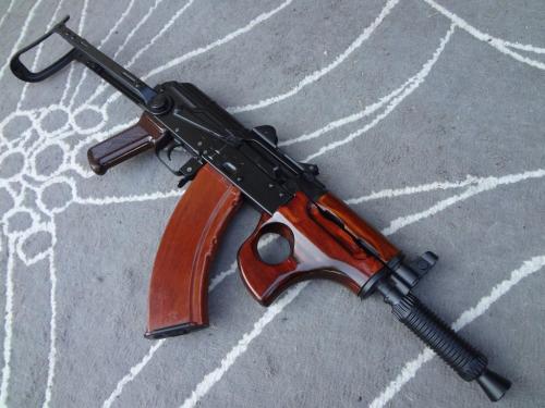 cerebralzero:  gun-gallery:  Customized Polytech Underfolder - 7.62x39mm  Hnnng