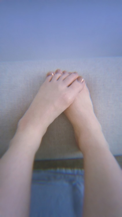 ewstonish: Pink toes