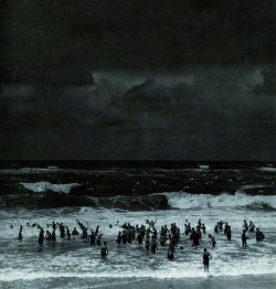 thedeathofcool:  🌪 Martin Munkacsi, Beach Before the Storm, 1930