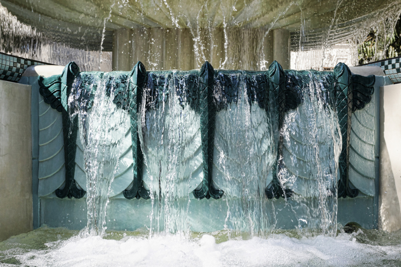 artdecodude:  Burbank City Hall (Exterior). One of my favorite fountains ever for