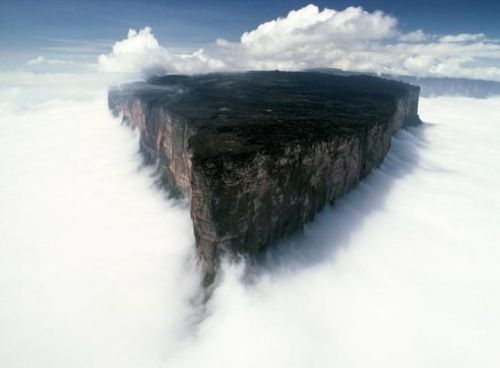 This is Mount Roraima in the Pacaraima Mountains. It lies on the border of three Countries; Venezuel