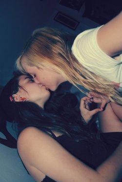 the-inspired-lesbian:  👭