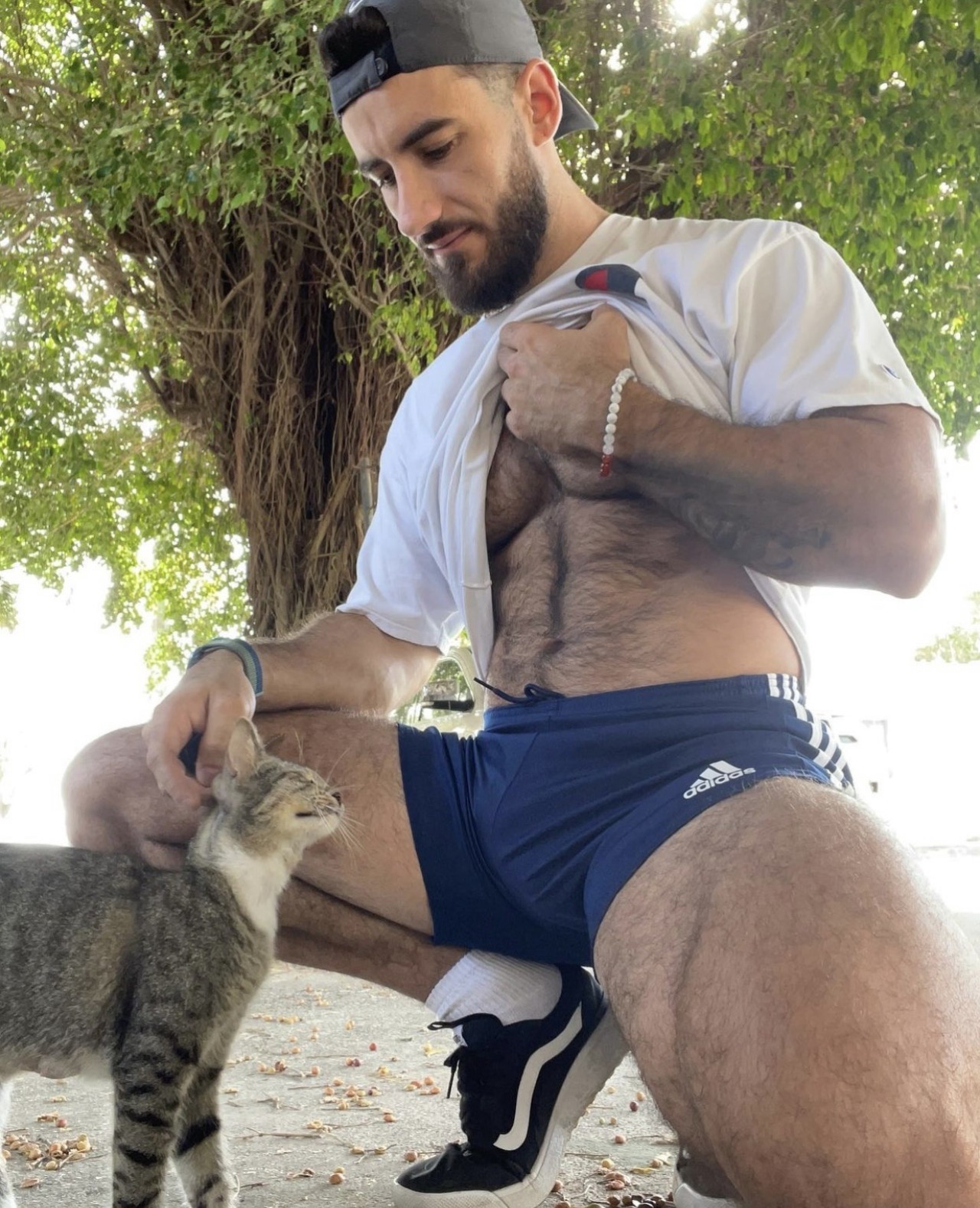 elnerdo19:Sexy Sam Vass and that furry chest of his! 🐻 🐺 💪🏼 🥩 ❤️😍🥰😈