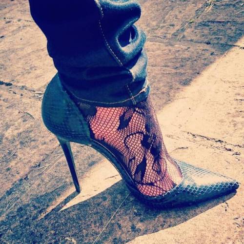 candifluff: These are probably my favourite and most worn shoes  Another great look.