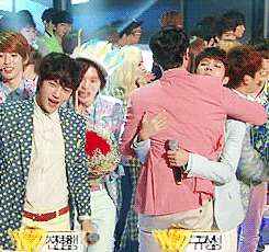 chandoo:  the awkward hug when you’re too short your friends too tall…   