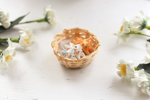 ash-elizabeth-art: This miniature basket holds three tiny kitten friends, one calico, one orange tab