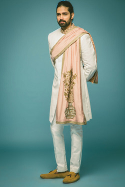 thirstymuslim: viyahshaadinikkah:  SVA by Sonam and Paras | Instanblu Collection   Oh shitttt 