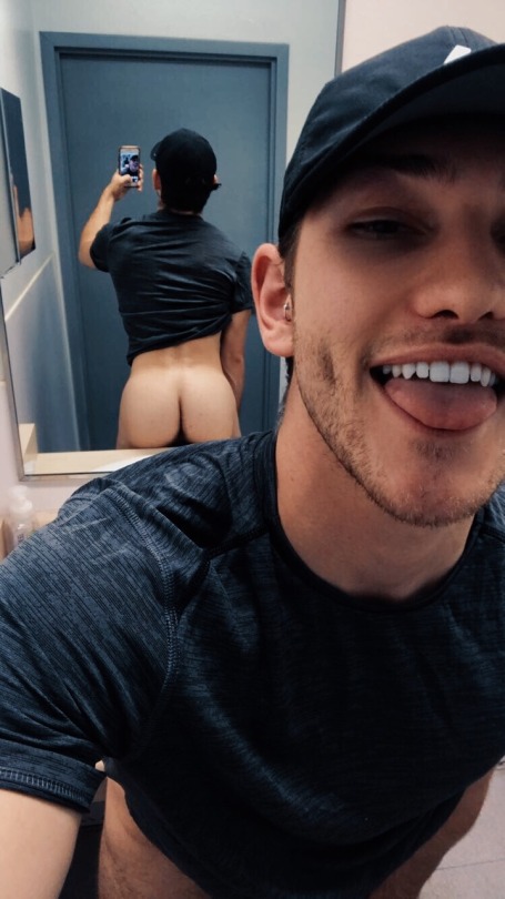 sincerely-mason:    Oh, hi. 🍑 