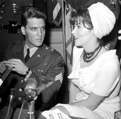 wehadfacesthen:  Elvis Presley and Tina Louise, 1959. What’s the occasion?