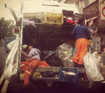 “ Si no has fajado en un camion de basura, no has vivido.
”