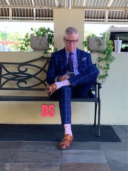 daddysnacks4all:  Dapper daddy waiting at