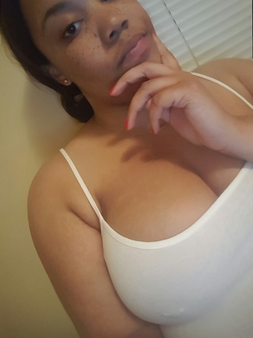 thickbutterscotch:Watching the BET awards like…