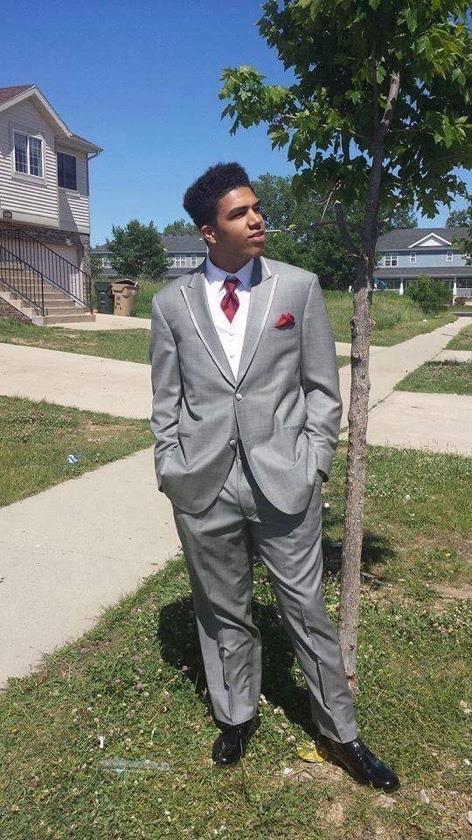 krxs10:An Unarmed Black teen was just shot dead by police on #BlackOut Day.19-year-old