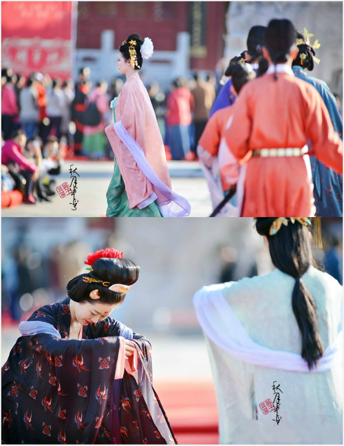 hanfugallery: traditional chinese fashion, hanfu. 中华礼乐大会现场图. Photo: 秋月半弯