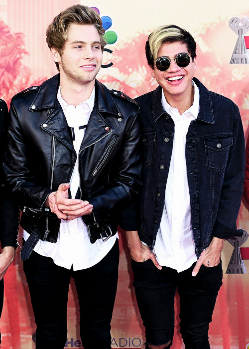 albertosrosende-deactivated2016: 5 Seconds of Summer attend the IHeart Radio Awards, March 29