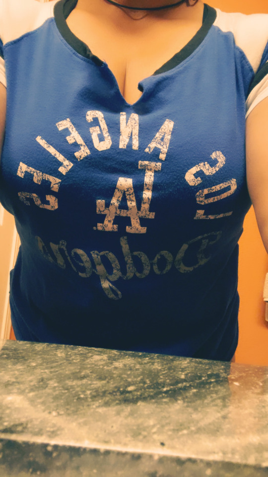 aphroditeforme:aphroditeforme:Did I say yeah!!!!Come on people share my love💙🤍⚾️