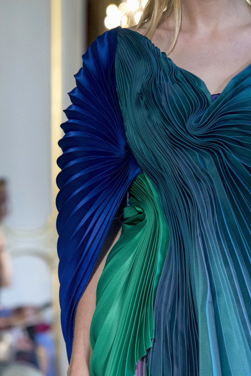 themakeupbrush:Armine Ohanhyan F/W 2019 Couture