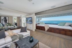creativehouses:  Living room in Matthew Perry’s Malibu home. For sale at ผ.5 Million.